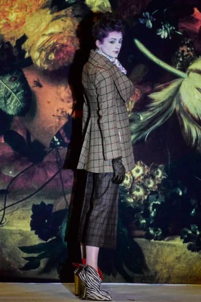 Look 33